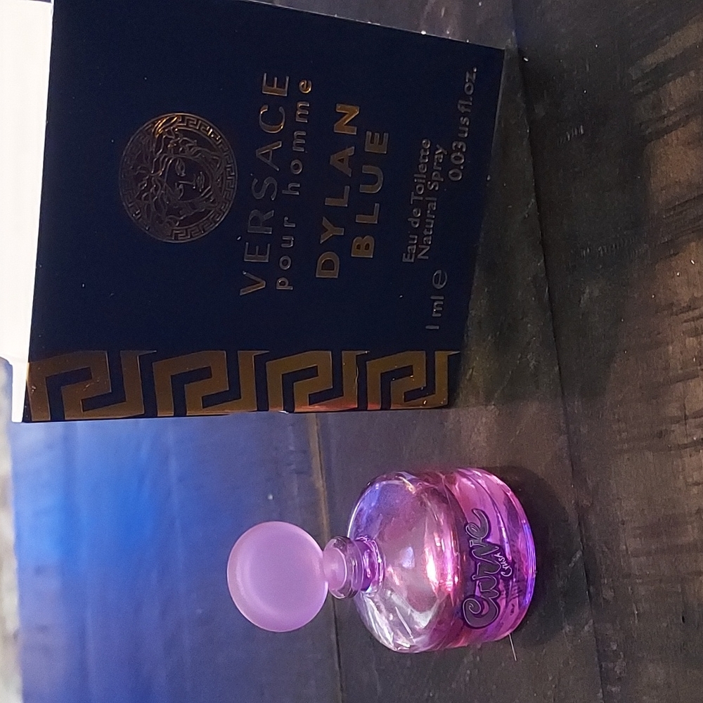 2 sample perfume. CURVE chush, versace pour homme Dylan Blue 1 each